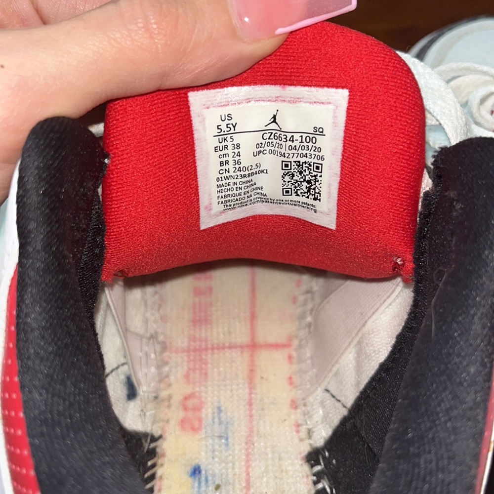 ๐ WHITE CEMENT 3โs ๐ SIZE 5.5Y - Picture 5 of 8